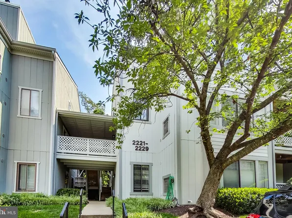 2229 Hunters Run Dr, Reston, VA 20191
