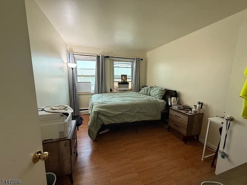 2 bed, 1100 sqft, $2,100 — Photo 4