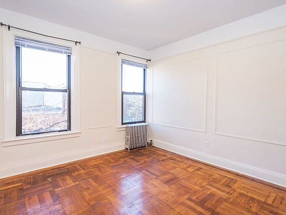 3rd image of 2309 33rd St APT 2R