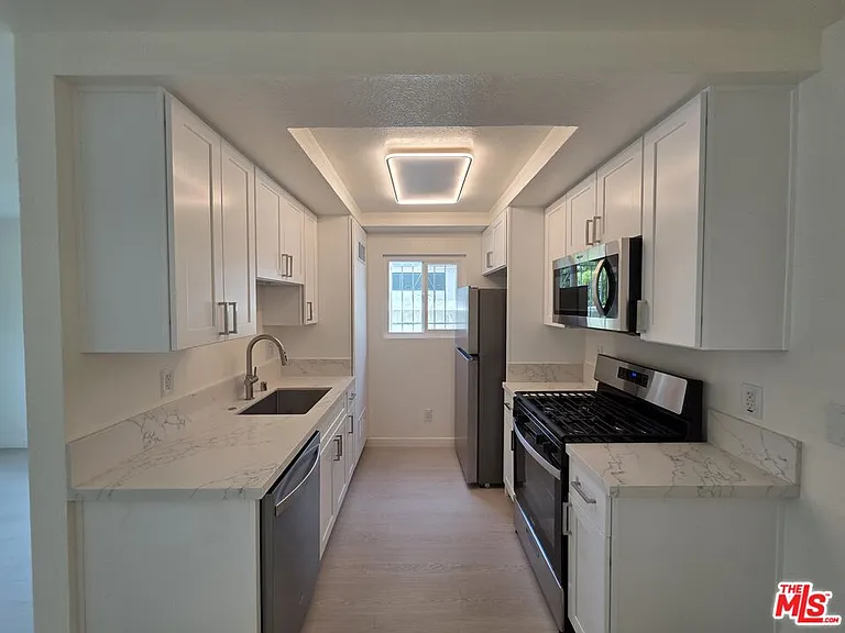 912 N Ridgewood Pl #2 — Photo 5
