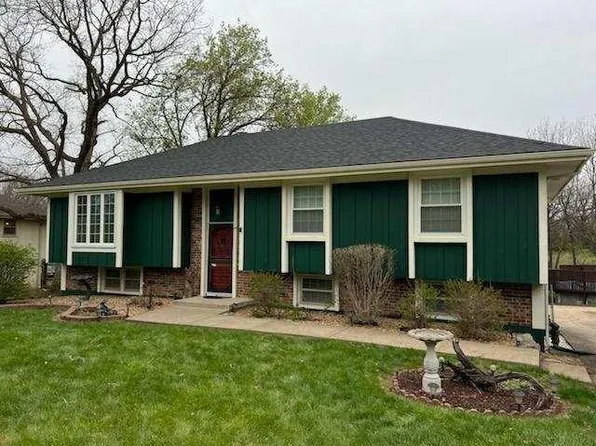 704 S 104th St, Edwardsville, KS 66111