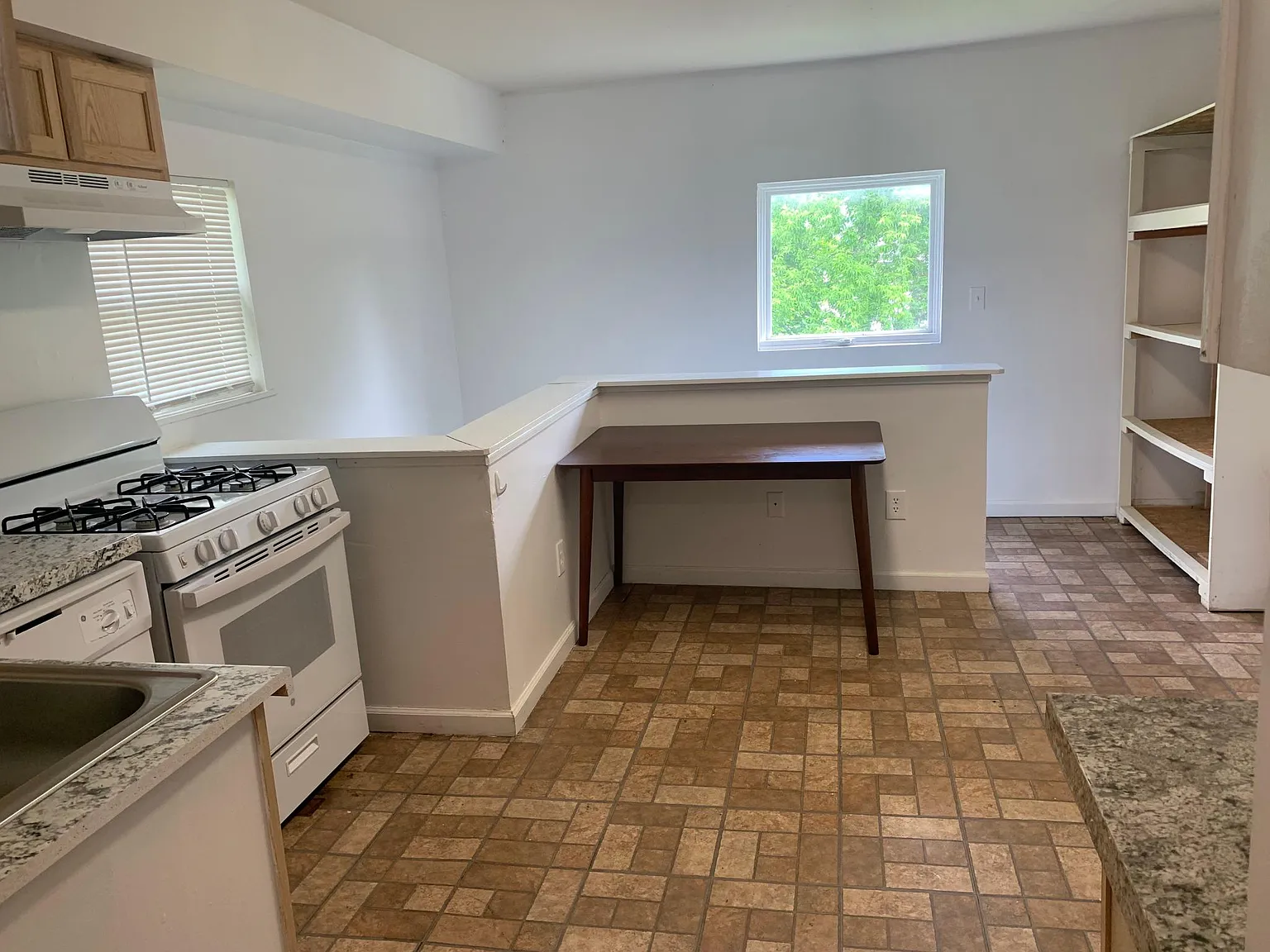 4 bed, 1572 sqft, $2,780 — Photo 4