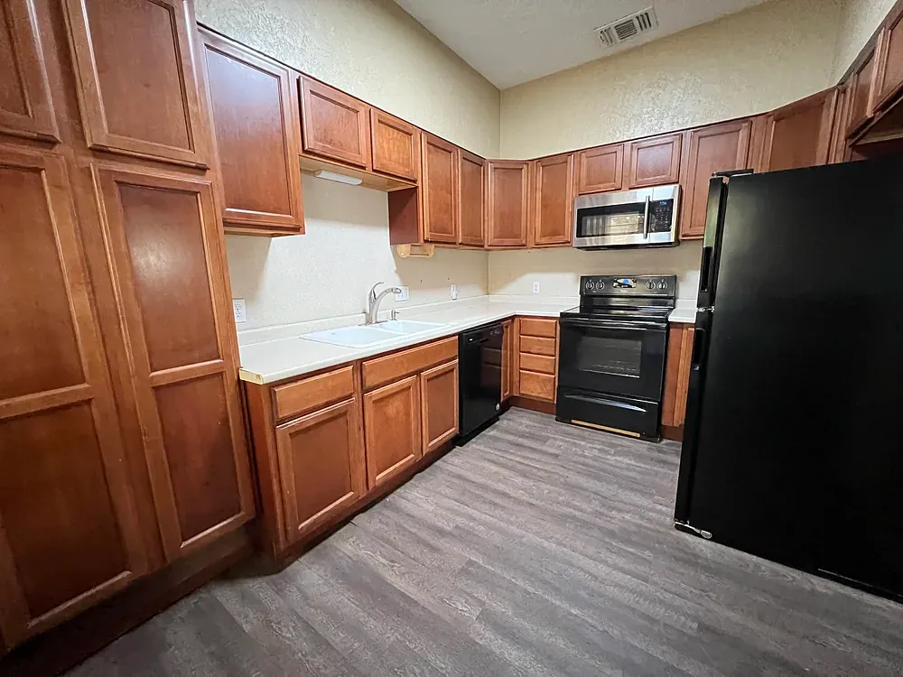 3 bed, $1,500 — Photo 4