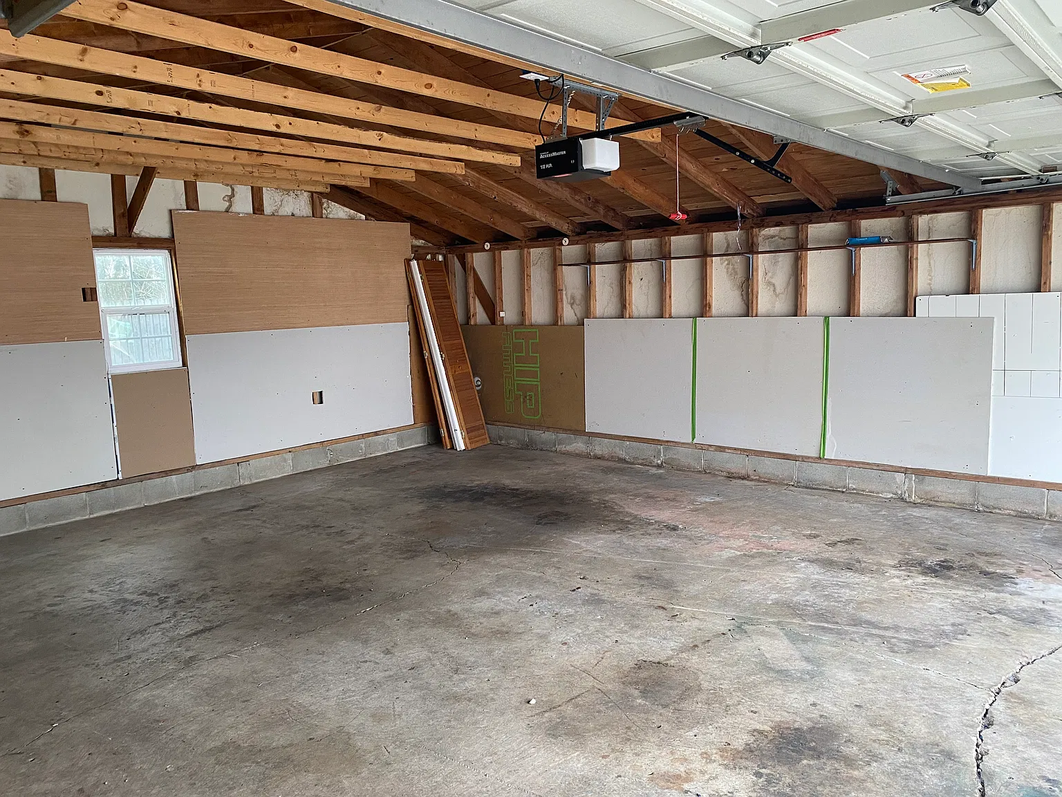 3 bed, 780 sqft, $1,250 — Photo 2