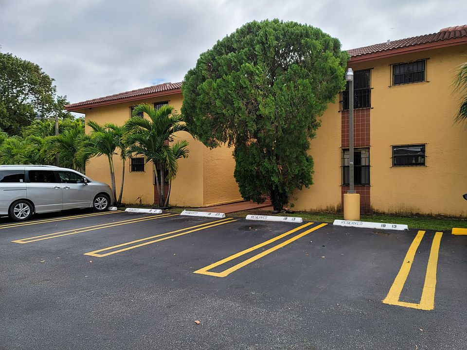 Exterior Front of uniti 2-24_06052024