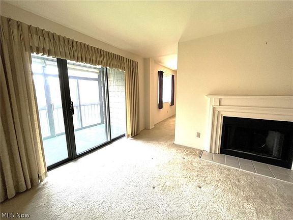 5th image of 160 Fox Hollow Dr APT 303