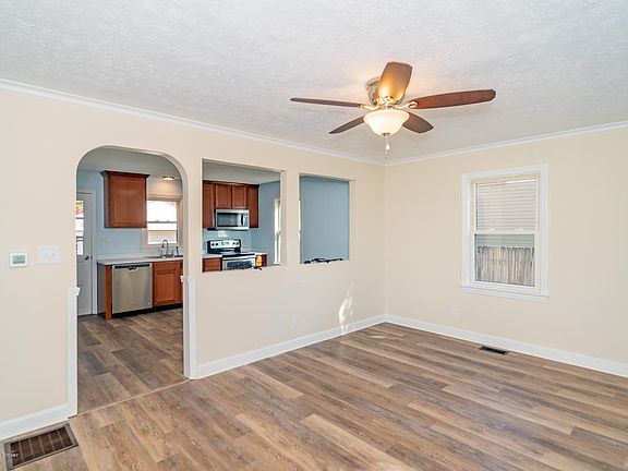 4th image of 5619 Bradbury Ave