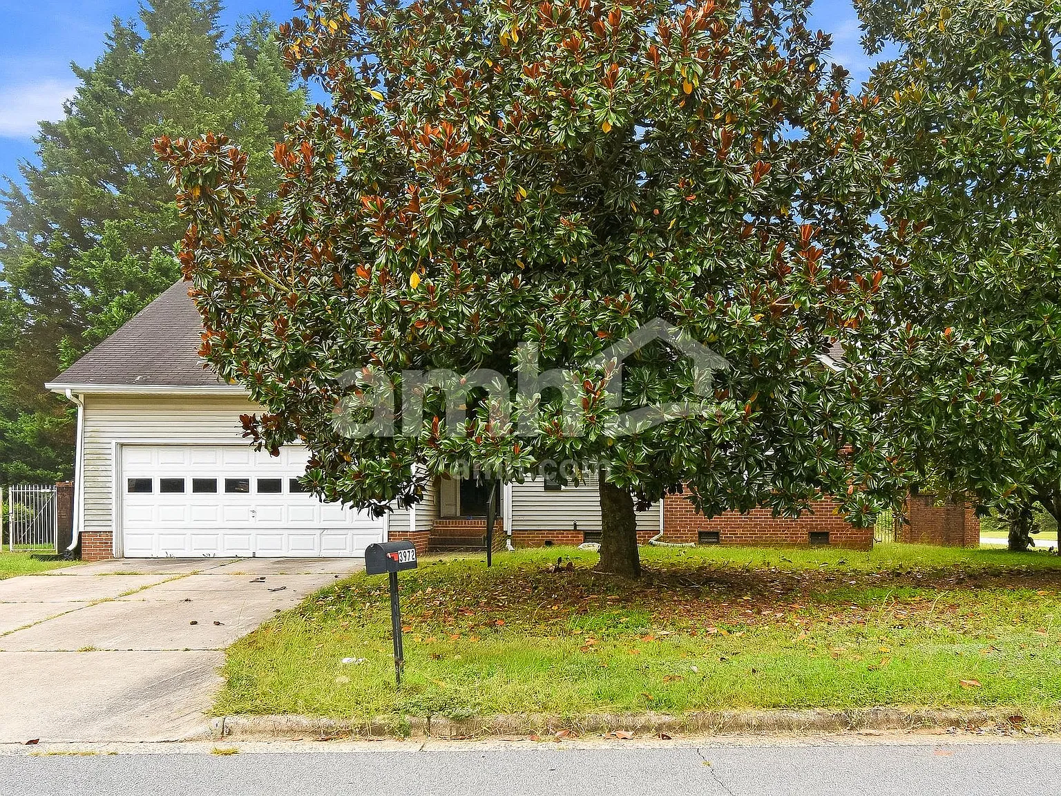 3 bed, 2.0 bath, 1786 sqft, $2,065 — Photo 1