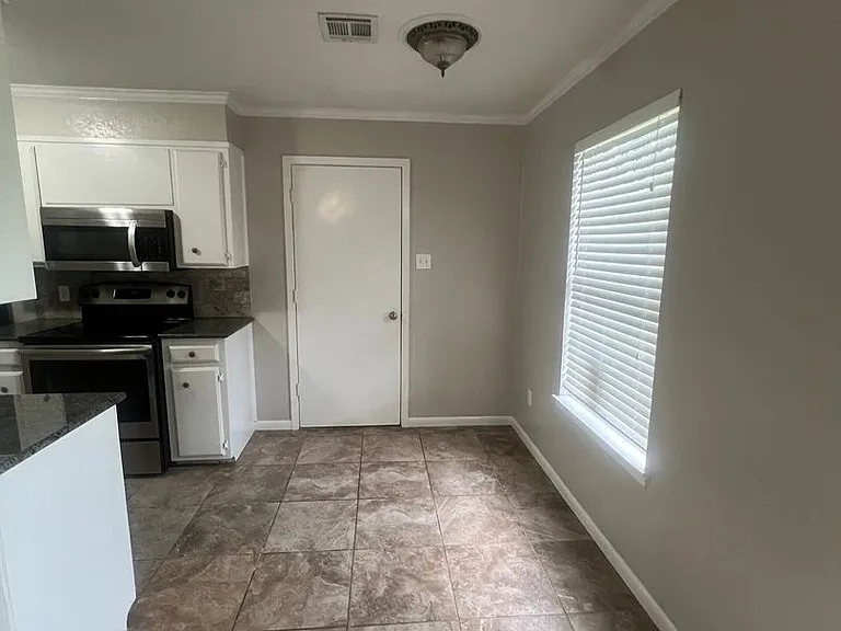 213 Cindy Ann St — Photo 4