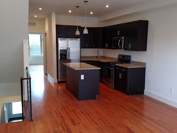 3rd image of 1614 Ogden St #1