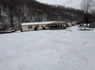 50 Crystal View Dr, Delbarton, WV 25670