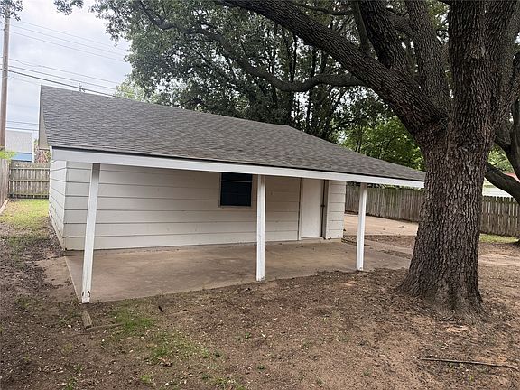 2nd image of 3004 David Ln