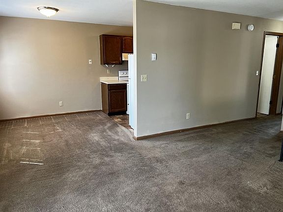 3rd image of 320 Stratford Way #4