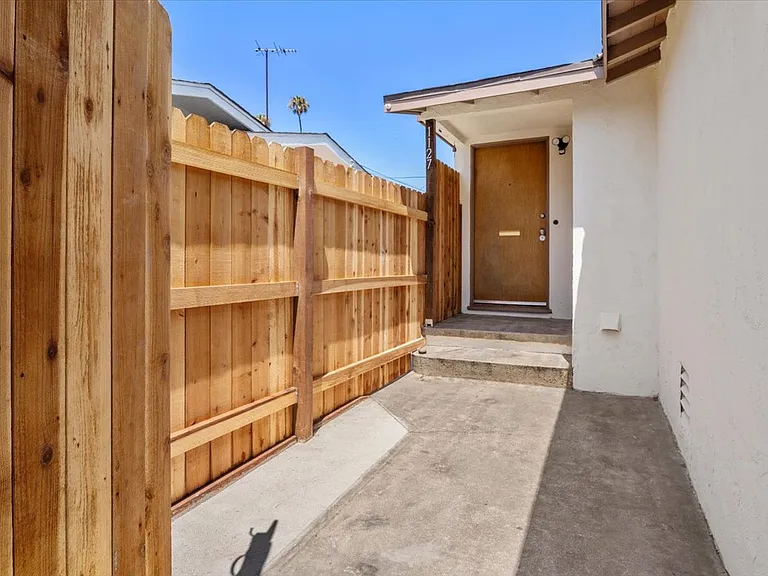 1127 Harrison Ave — Photo 14
