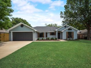 7032 Windhaven Rd, North Richland Hills, TX 76182