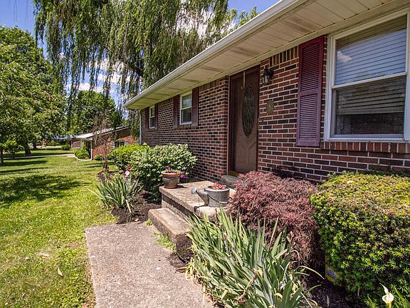 4th image of 522 Dobbin Dr