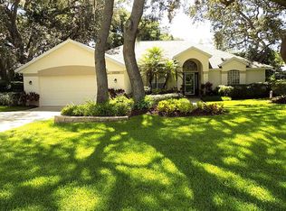 33028 Lake Bend Cir, Leesburg, FL 34788