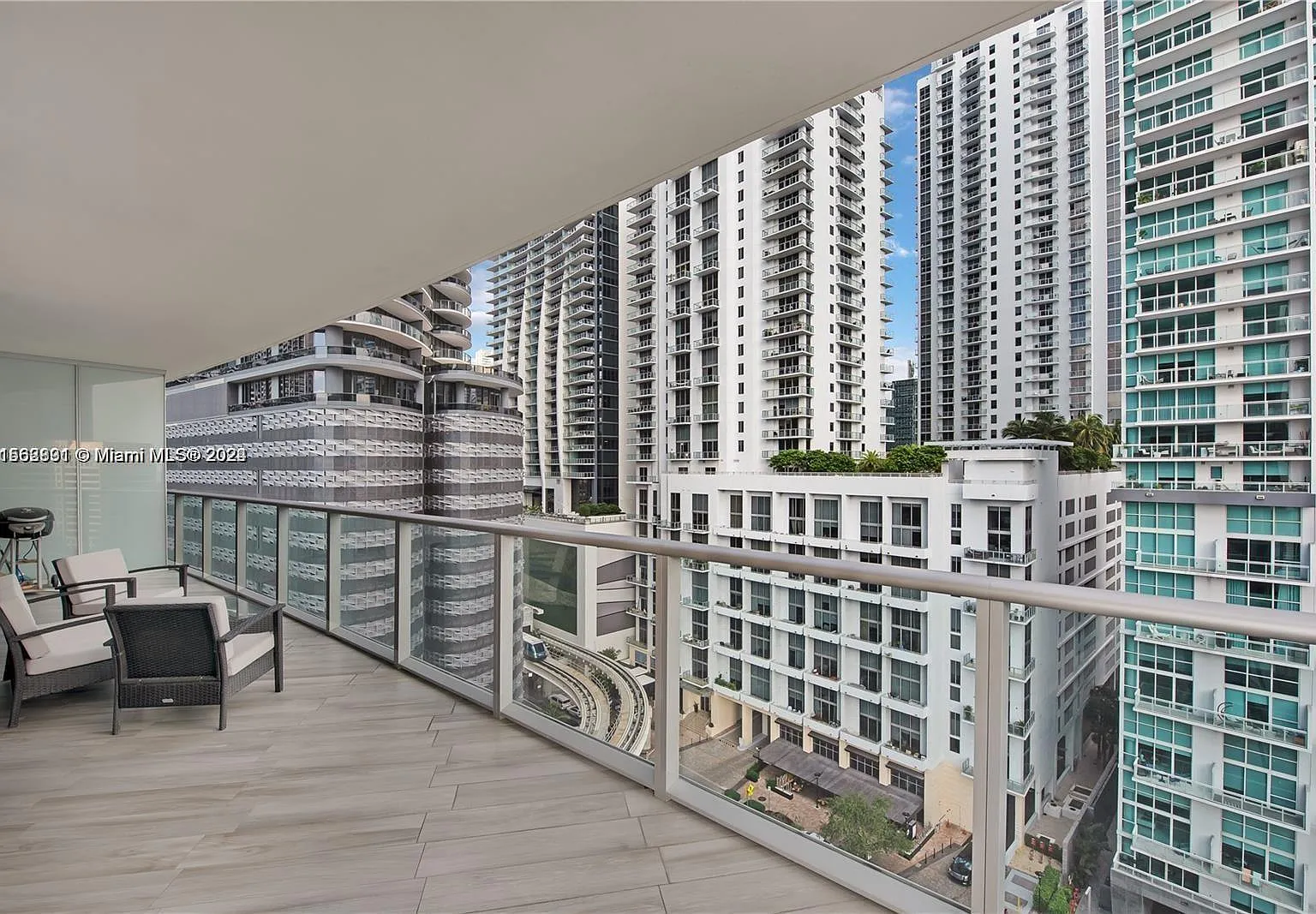 2 bed, 1195 sqft, $5,000 — Photo 3