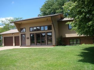 607 College Dr, Creston, IA 50801