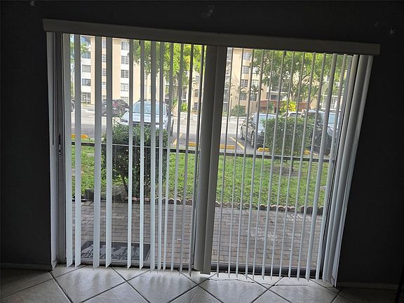 5th image of 4158 Inverrary Dr APT 104