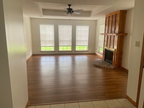 3rd image of 435 Woodfield Blvd