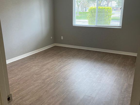 4th image of 9701 Graham St #Ae2ec6958