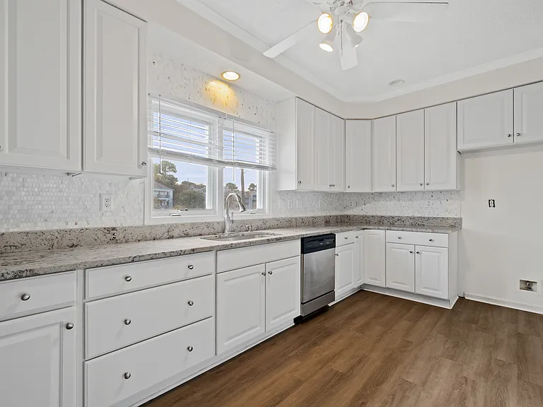3224 Shore Dr — Photo 14