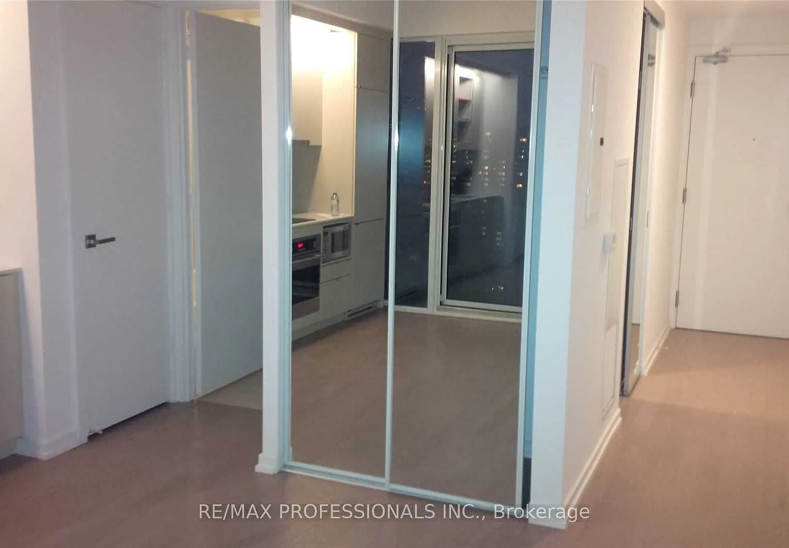 101 Peter St — Photo 3