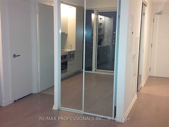 3rd image of 101 Peter St #2002