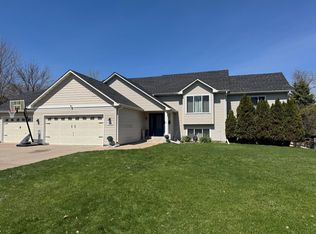 7478 31st St N, Oakdale, MN 55128