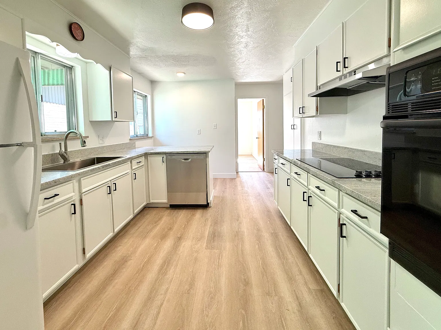 3 bed, 1400 sqft, $2,985 — Photo 2