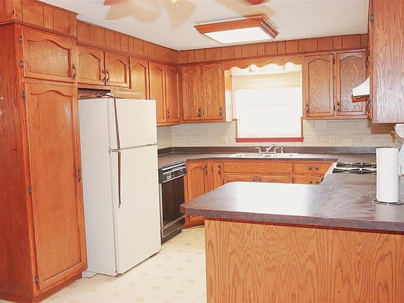 2nd image of 814 Broadway St