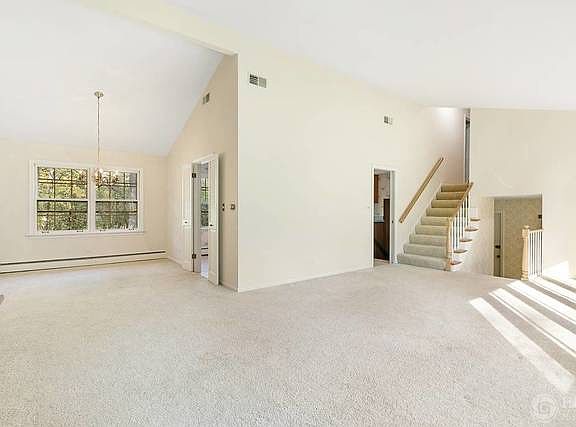 5th image of 2344 Maple Ave
