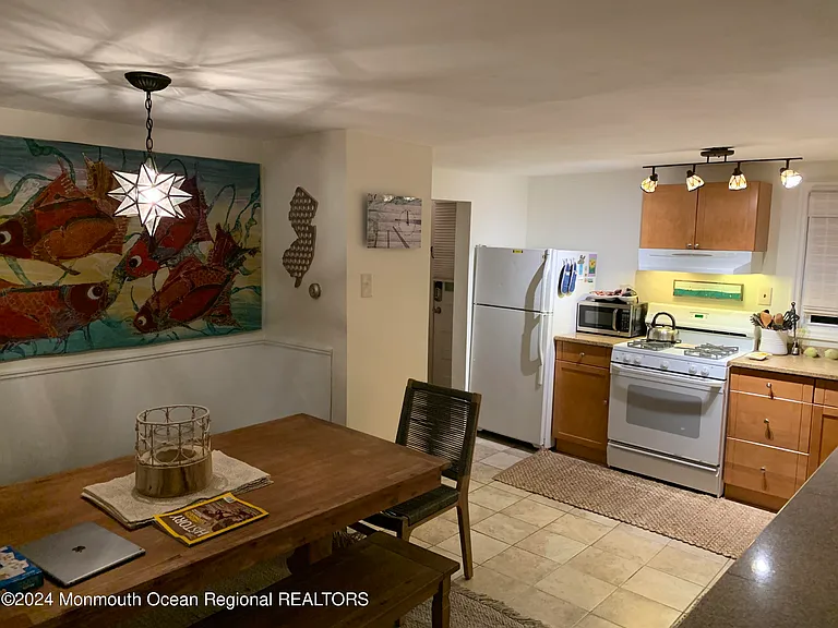 19 Webb Ave #2 — Photo 8