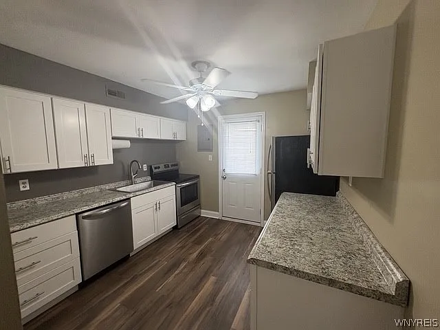 3 bed, 1.0 bath, 1125 sqft, $1,850 — Photo 3