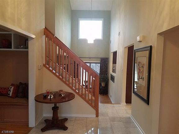 3rd image of 580 Cabot Hill Rd