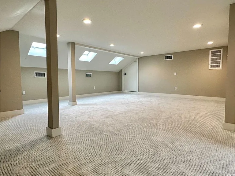 1616 N Ogden Dr — Photo 47