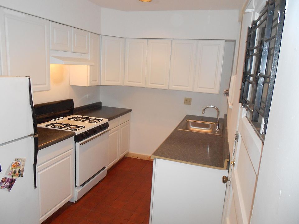 1st image of 646 W Oakdale Ave #2F