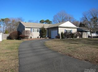 147 Liberty St, Deer Park, NY 11729