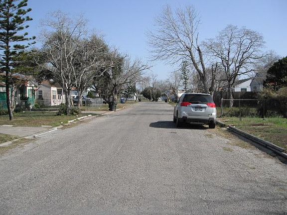 4th image of 1729 Robin Dr