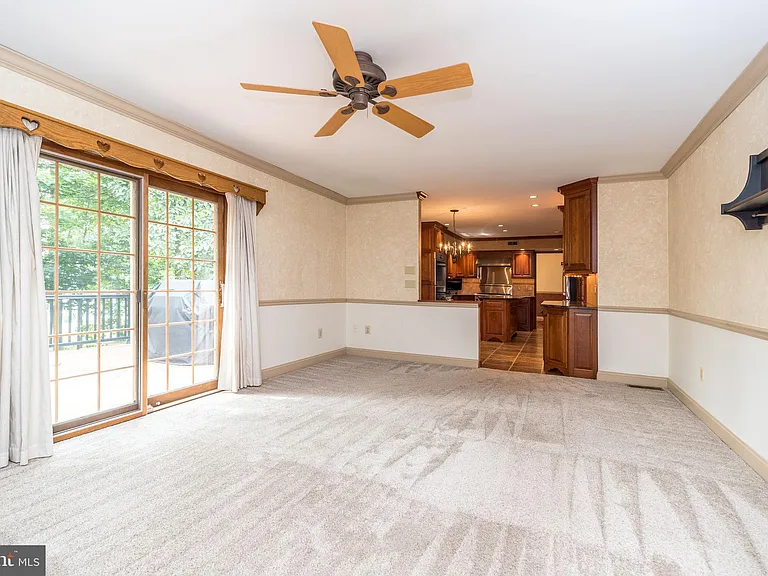 100 Live Oak Dr — Photo 16