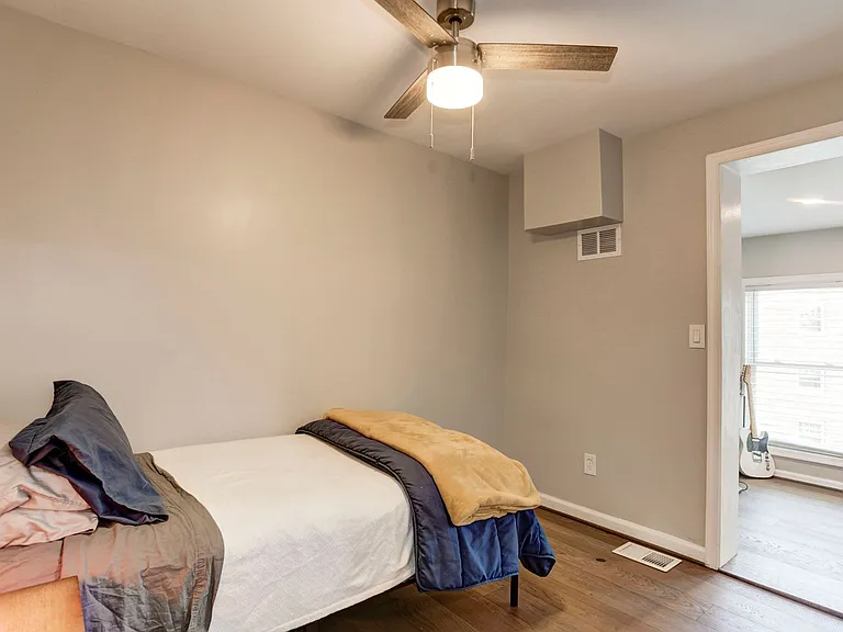 1169 Summit St NE — Photo 41