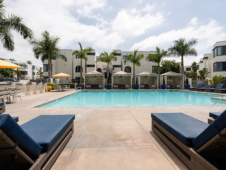 Dylan Point Loma Apartments — Photo 2