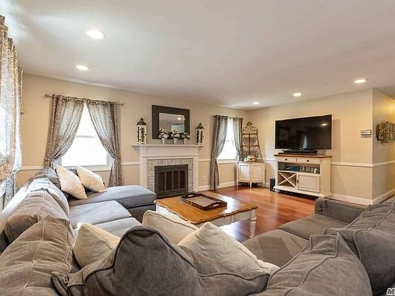 4th image of 66 Sycamore Cir
