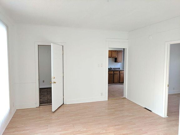 5th image of 117 E Hillsdale St #A