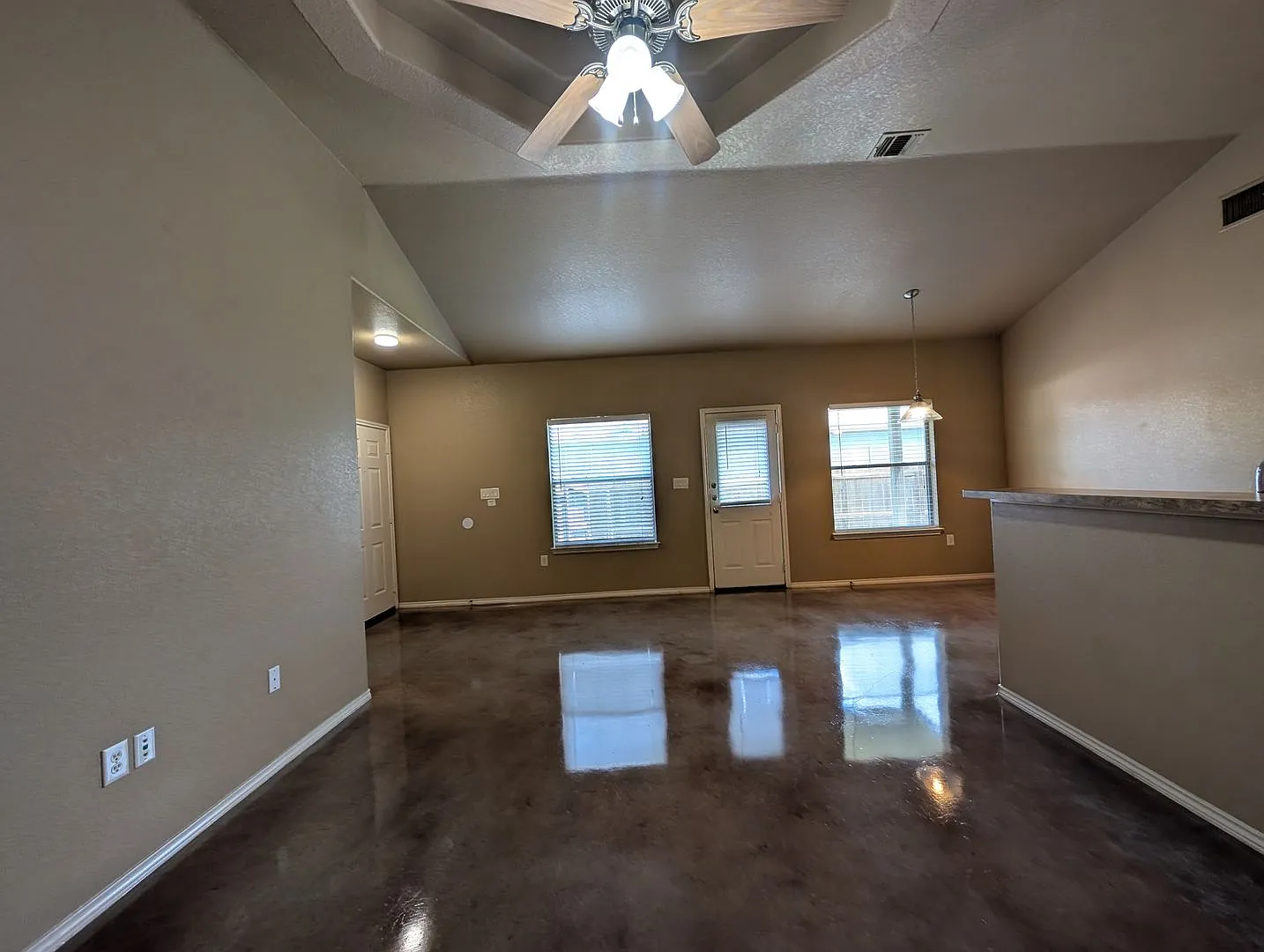 3/2/1 Duplex w/ Stained Concrete Floors Throughout! Refrigerator Included /Fenced in Yard / CISD — Photo 4