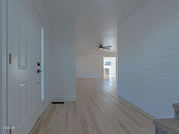 4th image of 956 Wild Horse Rd