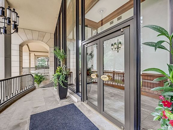 3rd image of 1040 N Lake Shore Dr APT 30B