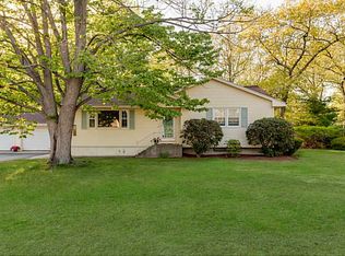 28 Tall Timber Trl, North Smithfield, RI 02896