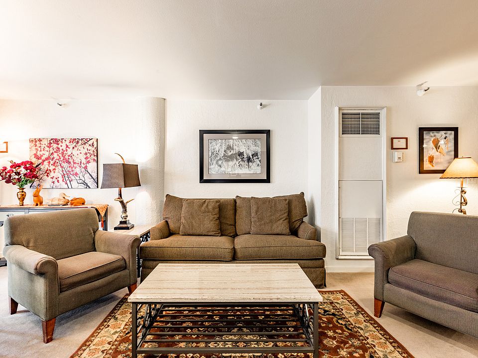Living Area w/ Sleeper Sofa